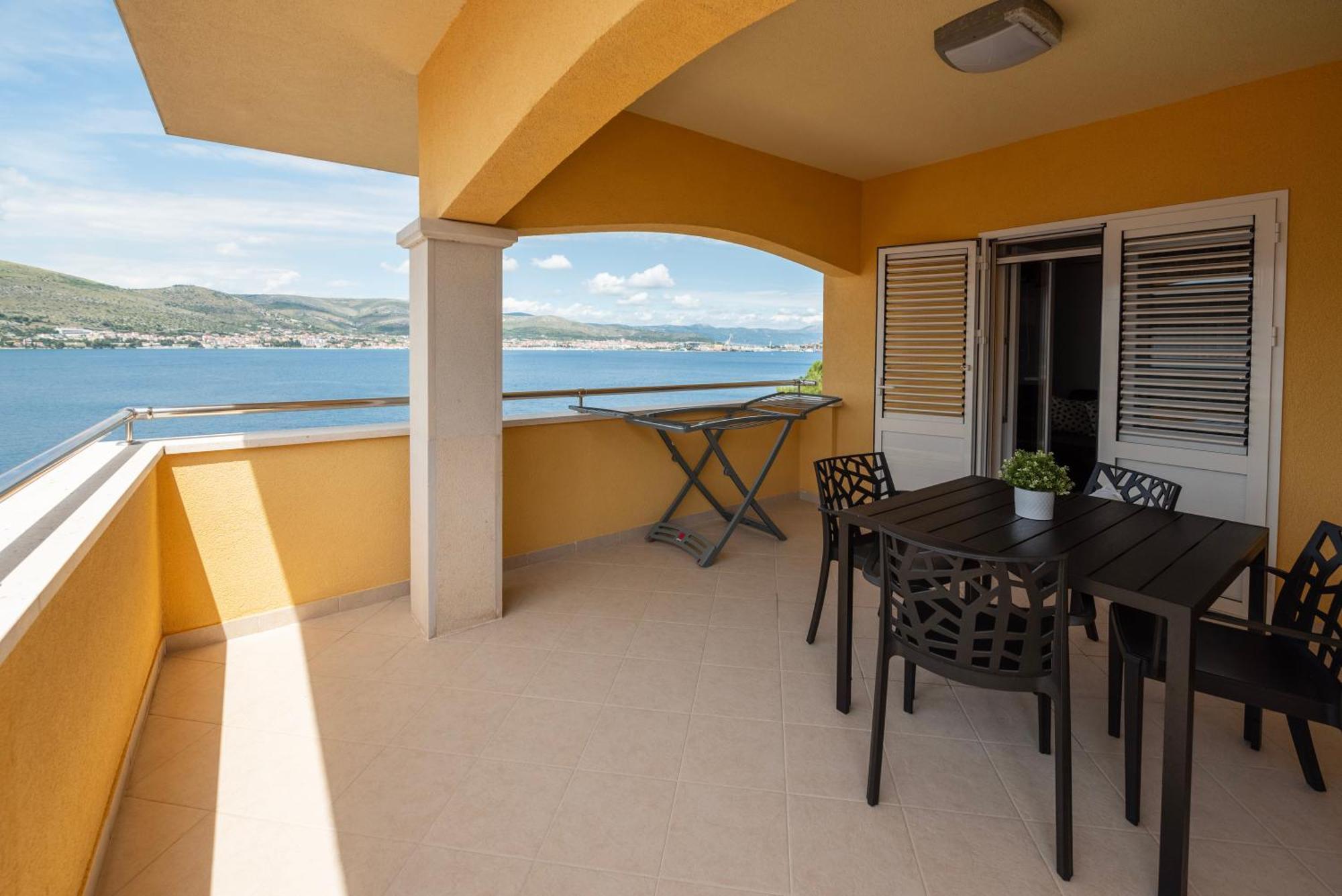 Lavanda Residence With Heated Pool Trogir Split Donji Okrug  エクステリア 写真