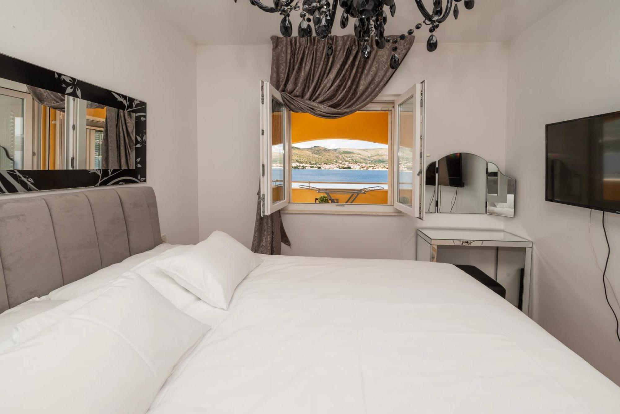 Lavanda Residence With Heated Pool Trogir Split Donji Okrug  エクステリア 写真