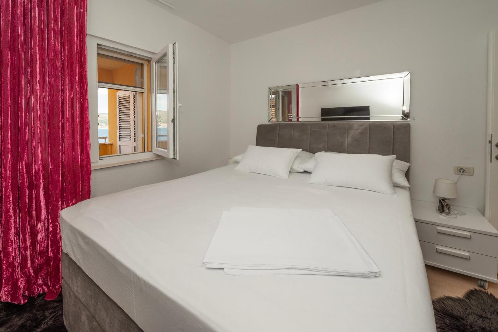 Lavanda Residence With Heated Pool Trogir Split Donji Okrug  エクステリア 写真