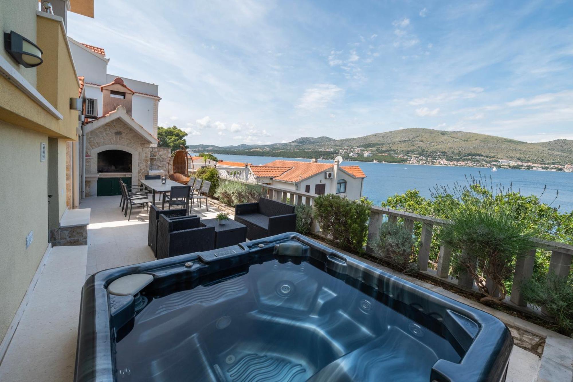 Lavanda Residence With Heated Pool Trogir Split Donji Okrug  エクステリア 写真